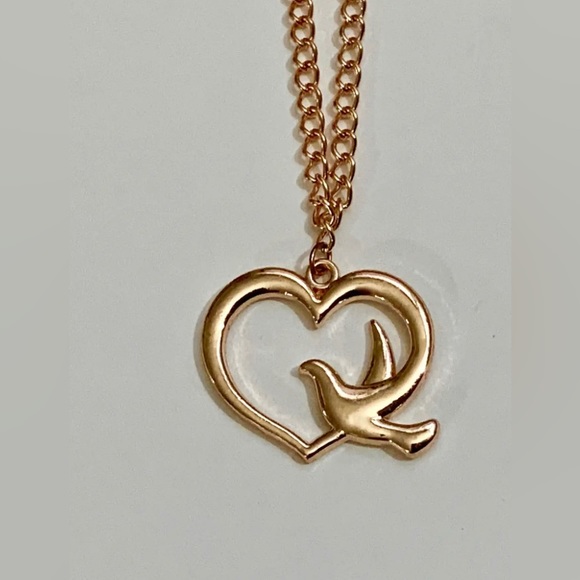 CC Boutique Jewelry - Gold Tone Dove Bird with Heart Peace Necklace LN pendant chain